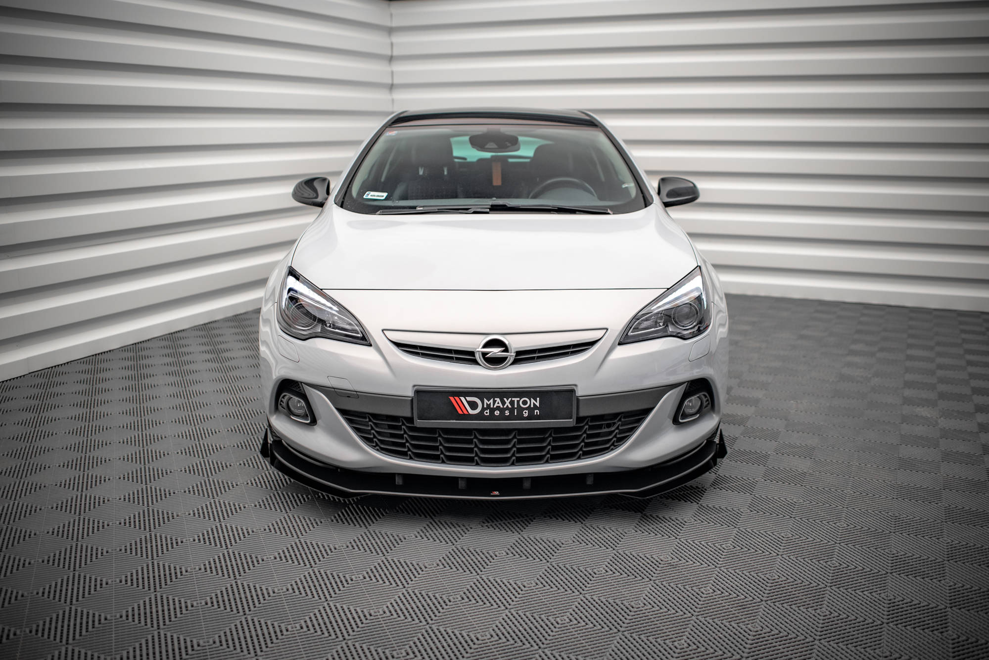 Opel astra gtc интерьер