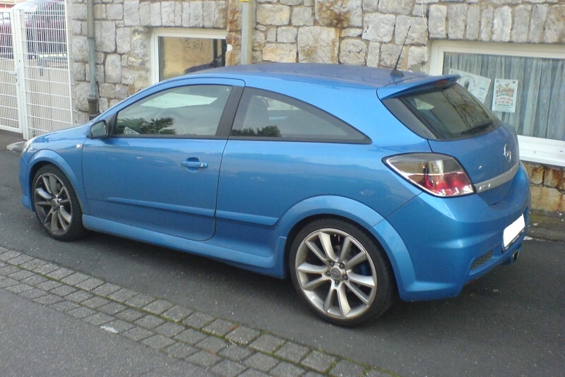 Opel Astra OPC дверь